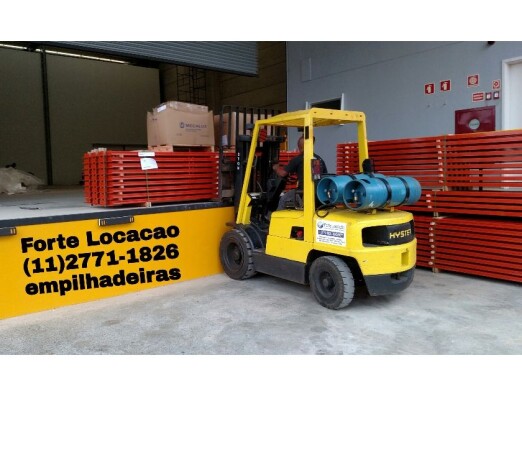 locacao-de-guindastes-kit-remocao-paleteira-empilhadeira-carapicuba-servicos-especializados-no-179703452-big-0